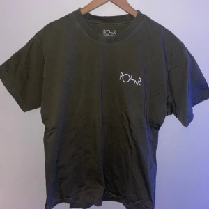 Polar T-shirt - Säljer den här skit snygga polar tröjan för den passar inte riktigt min stil längre, det är jätte bra skick på den använd typ 3 gånger. Bara att skriva om ni är intresserade.  Pris kan diskuteras:)