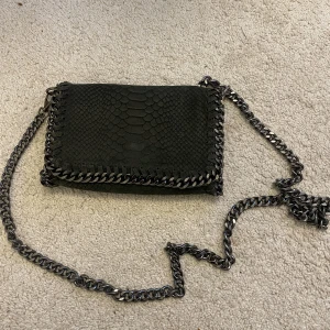 Stella Mcartney liknande väska - Superfin mörkgrön Stella-Mcartney liknande väska!