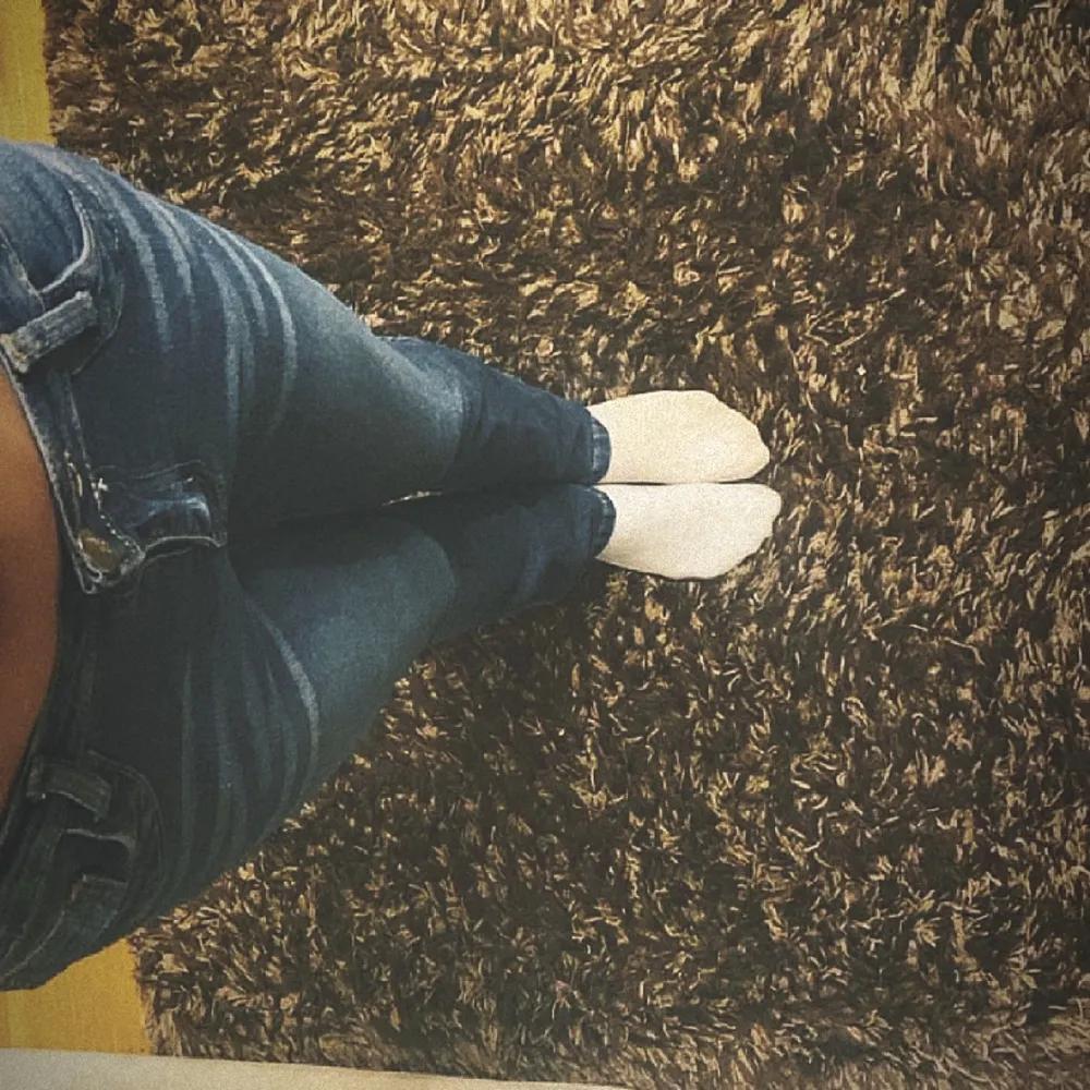Lågmidjad bootcut jeans . Jeans & Byxor.