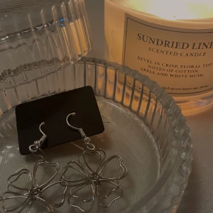 S1💕 - Snygga handgjorda örhängen i rostfritt stål💕