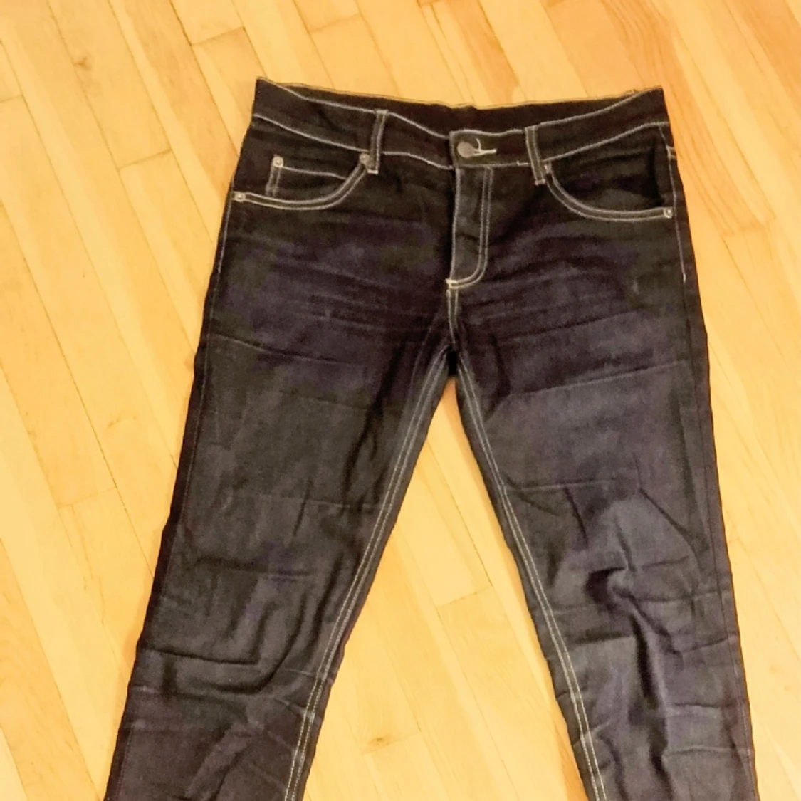 Mörka jeans Weekday Jeans strl 29/32. - 90