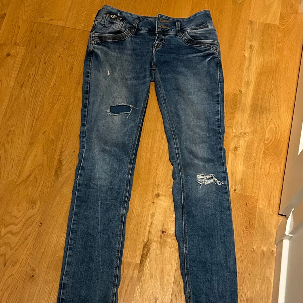 Jättesnygga ltb jeans som tyvärr inte kommer till änvändning💕. Jeans & Byxor.