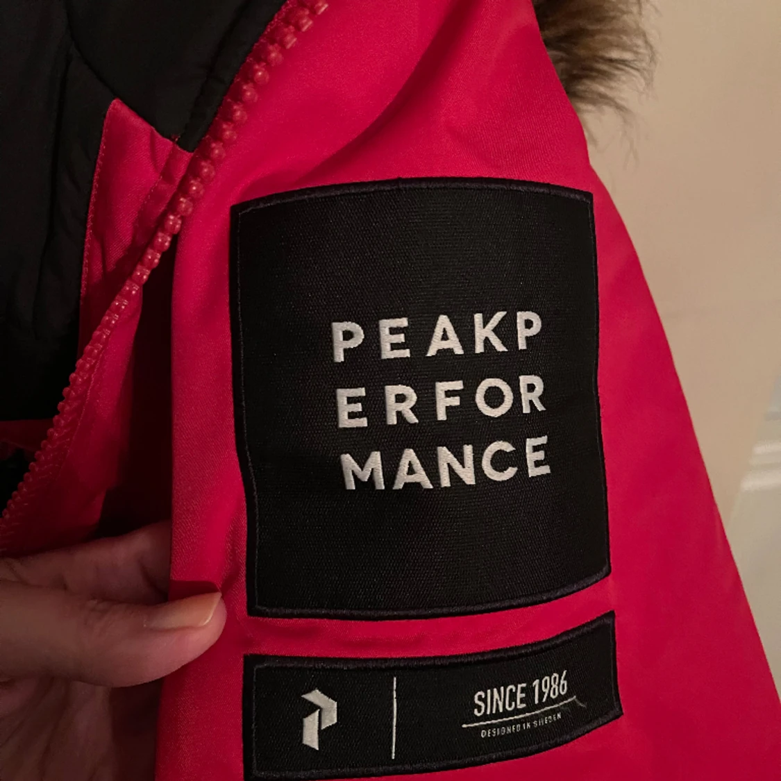 Röd PeakPerformance jacka - 91