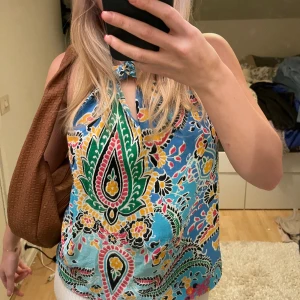 Somrig blus - Säljer min oanvända blus från Zara