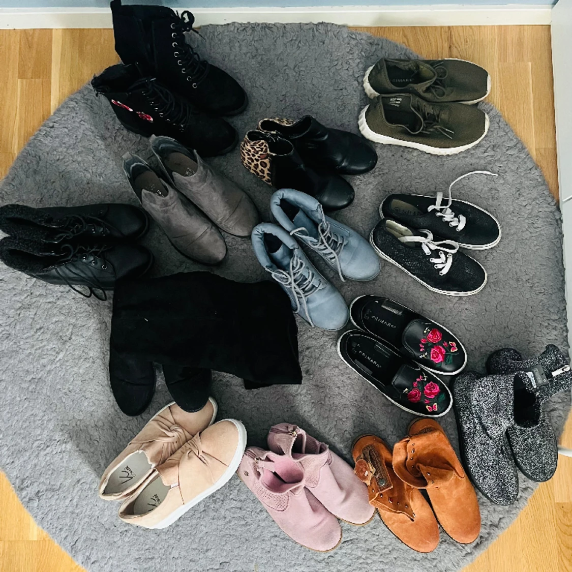 Skor, stövlar, sneakers 