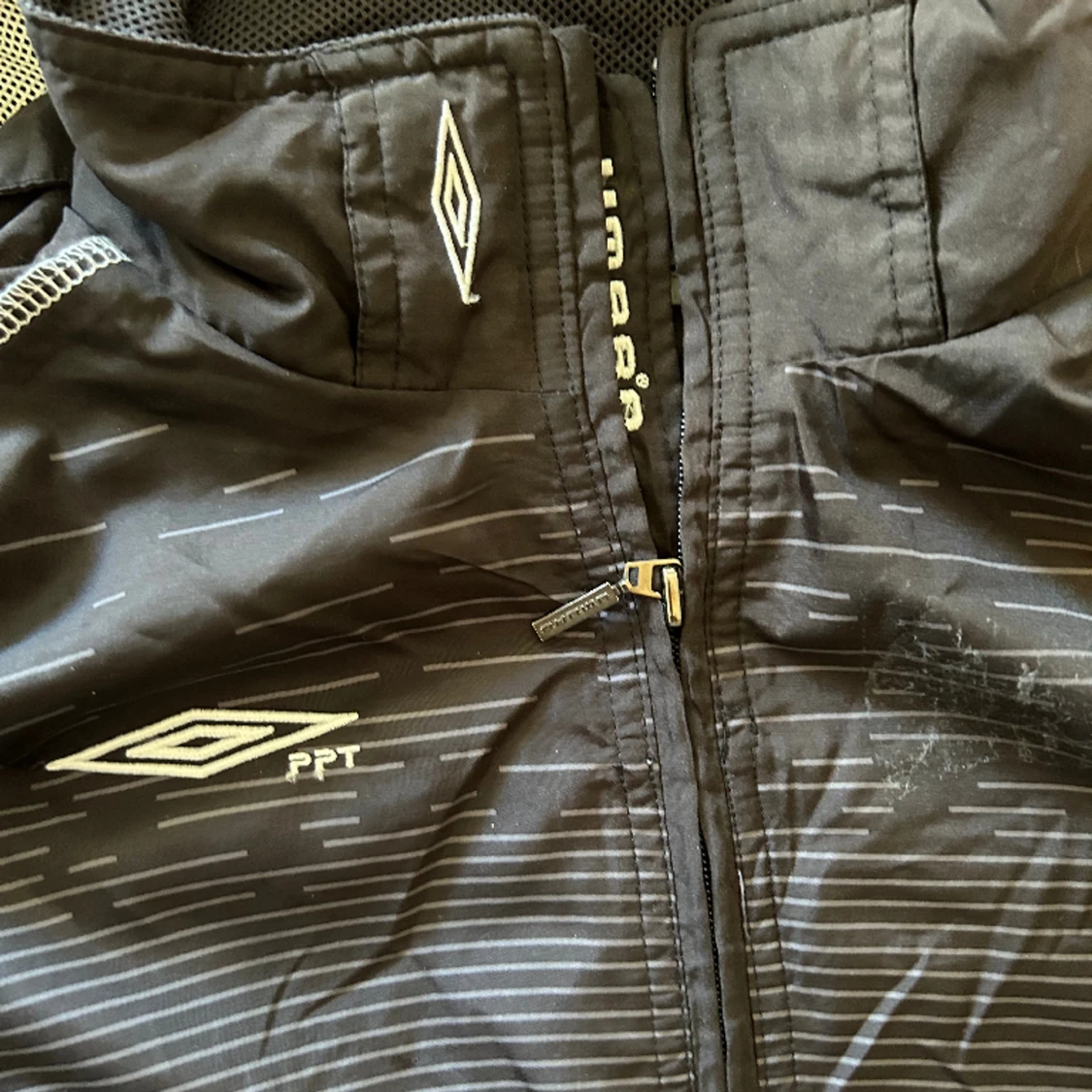 Vintage Umbro windbreaker unique waterproof Sports Jacket - 90