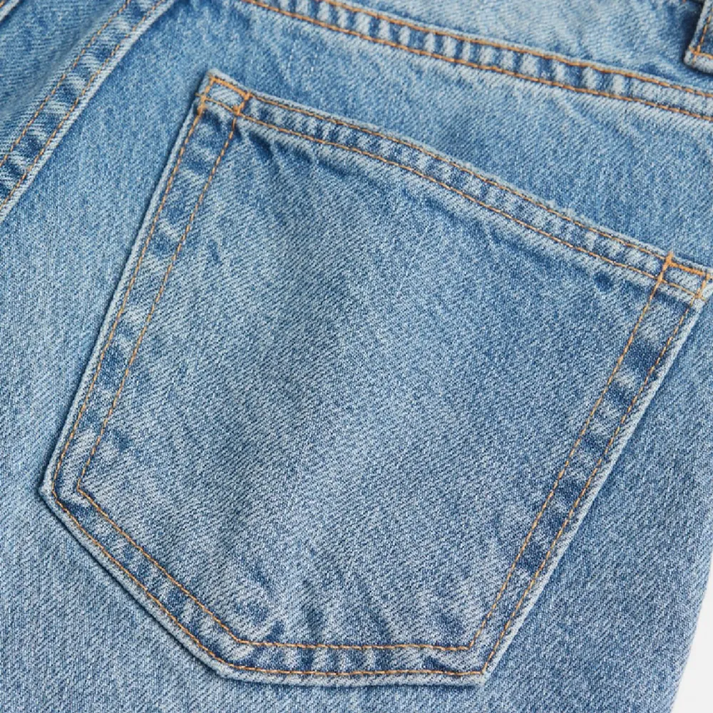 jätte fina high ankle jeans använd en gång . . Jeans & Byxor.