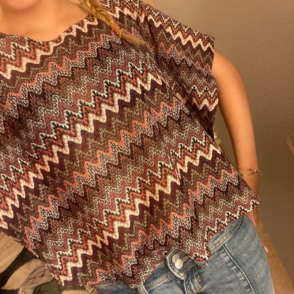 Jätte fin missoni inspirerad blus med vida ärmar . Blusar.