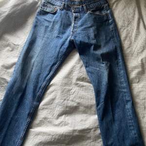 Levis Straight jeans, standard blå 32L 34W  Passar dig som är 175-190
