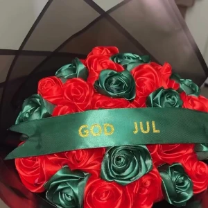 Text på bukett  - Man kan ha text på buketten datum, namn eller en annan text 