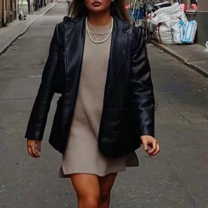 Stickad klänning🫶🏽 - Säljer denhär fina stickade klänningen💌