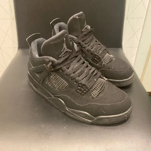 Jordan - Säljer just nu mina Jordan 4 ”Blackcats”. Hör av er vid minsta fundering!