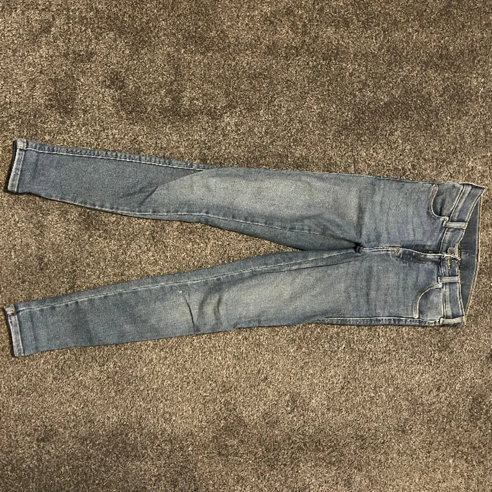 Dr.denim jeans i mycket bra skick. Säljes då de blivit för små. . Jeans & Byxor.