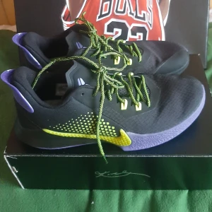 Kobe Fury "Joker" - Skick: 9.5/10  Öppen till alla frågor och pris diskussioner. 