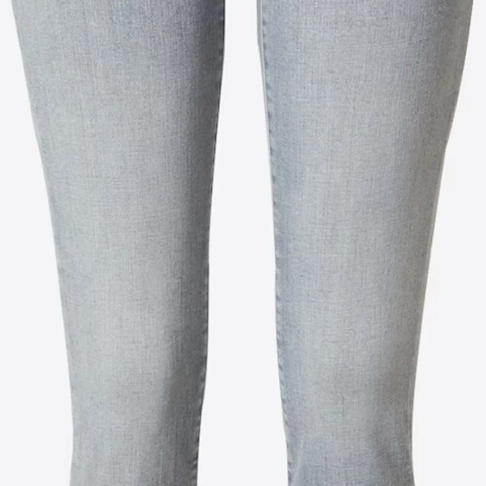 Säljer de här ljus grå Lbt jeansen i storlek size 14,154cm. Jeans & Byxor.