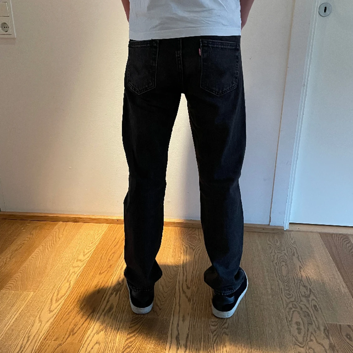 Mörkgrå Levis jeans  - 90