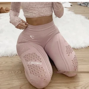GYMSHARK TIGHTS  - Rosa Gymshark tights, skriv för mer frågor❤️ märket är lite deffekt därav priset
