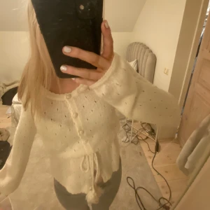 kofta - jättegullig kofta köpt här på plick!! säljer då jag inte får så mycket användning för den 