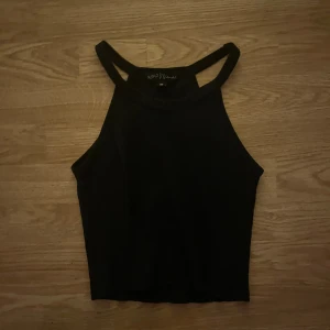 Svart topp - .