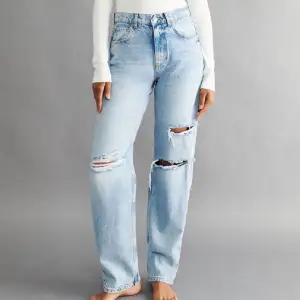 Helt nya 90s high waist jeans ifrån Gina tricot, storlek 36. Säljer då dom tyvärr inte passar och inte returnerades i tid:)