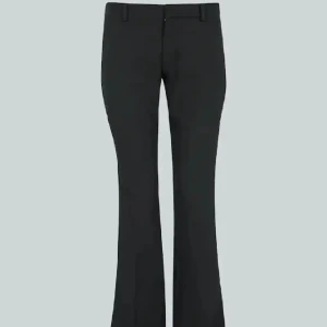 Lågmidjade kostymbyxor - Säljer dessa lågmidjade kostymbyxor i modellen Vera petite från bikbok. Dom är i jättefint skick och har en slits nertill. Säljs då dom är för små för mig, skulle säga att dom är små i storleken. Skriv vid intresse🤍