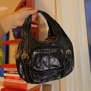 Supersöt liten lackväska❤️‍🔥 - Fint skick!💓💓