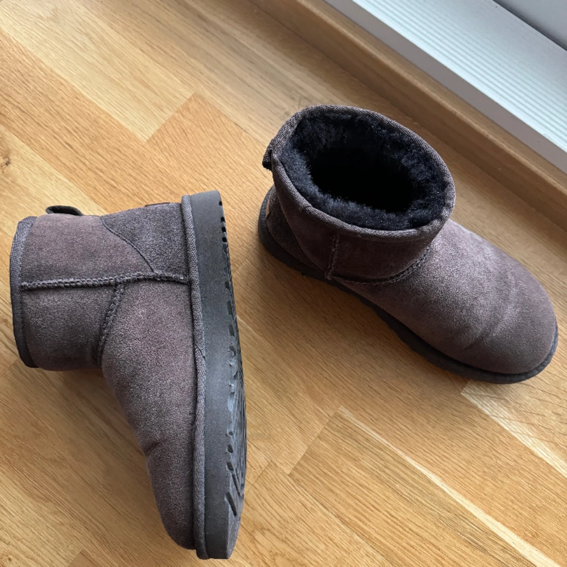 UGG Mini Darkbrown - 90