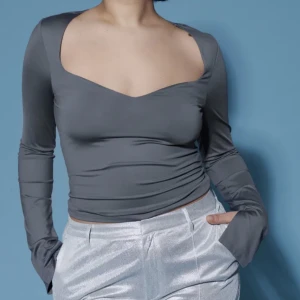 Grå topp - Heartshape top (smoked pearl) från Gina tricot aldrig använd storlek s