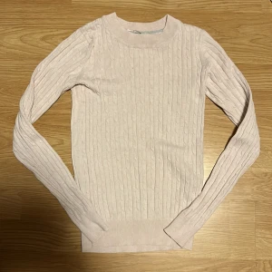 Långärmad  - Rosa långärmad. Från Gina tricot💗 storlek xs kan även passa s. Liten fläck som syns på bild 3. 