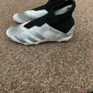 Adidas Predator - Säljer dessa skorna för att jag behöver inte de längre.