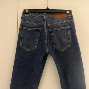 Tiger of Sweden jeans - Mörkblå jenas ifrån tiger of Sweden. Storlek 28/32 men skulle säga att dom är ungefär 36