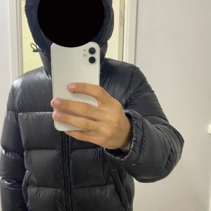 Zara Jack  - Hej jag säljer min Zara jacka som liknar Moncler Maya