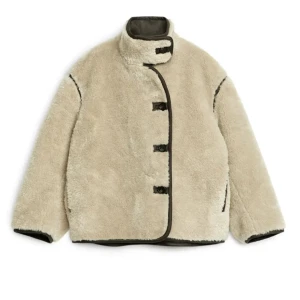 Arket jacka - Tänkte kolla om någon vill köpa innan jag skickar tillbaka den! Den är helt slutsåld på hemsidan!