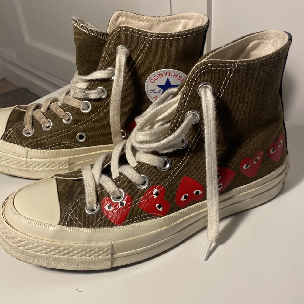 Comme des Garcons PLAY chuck Taylor 70’s high converse i snygg grön färg. Sparsamt använda. Stl 35.. Skor.