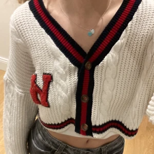 Skickat tröja - Söt skickat tröja från Urban Outfitters perfekt till hösten ❤️