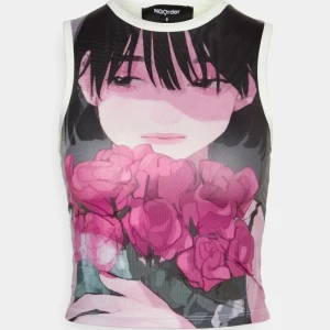 Anime top - Helt ny oanvänd med prislapp kvar pga fick fel order. Storlek 36. Nypris 339kr. Säljer för 250kr + frakt 