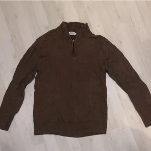 Tröja - Polotröja från Long Island. Storlek XL (sitter som S/M).