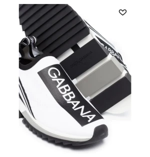 Dolce&Gabbana skor - Dolce&gabanna skor dam stl 38 Använda 3/4 ggr säljes pga av för små.  Köpta 2021.  Kvitto finns Pris går att diskuteras  2000Kr. Skickas med spårbar frakt eller mötas upp i Stockholm 