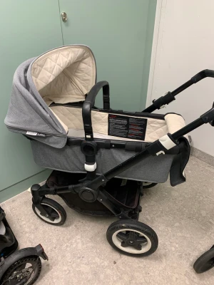 Bugaboo buffalo väldigt fint skick - Säljer nu våran underbara vagn då vi köpt en ny. Detta är ett väldigt kap! Bugaboo Buffalo 