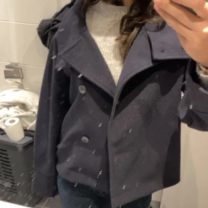 Gina kappa  - Säljer min Gina kappa som jag endast använt en gång köpte fel storlek💕 storlek S säljer för 540