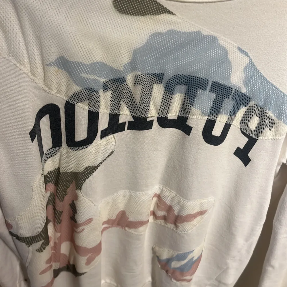 Dondup tröja Nypris runt 3 k  Säljs för 550. Tröjor & Koftor.