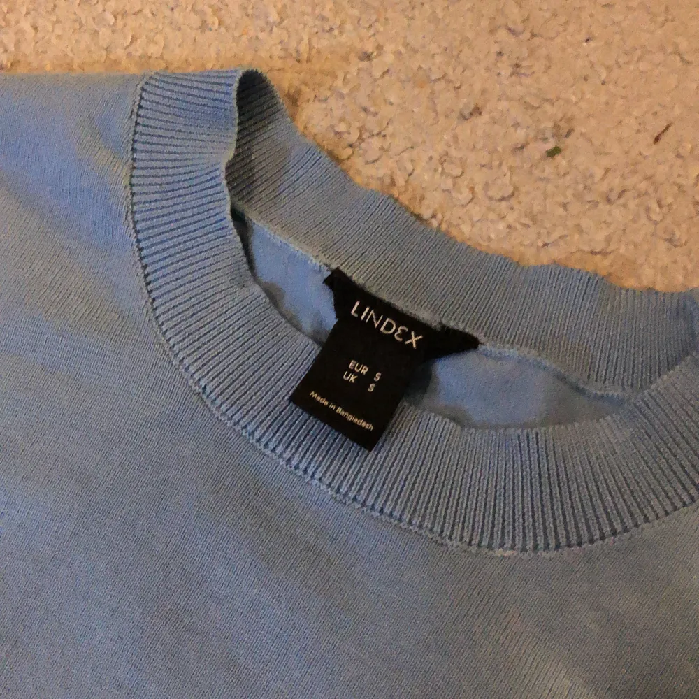 Intressekoll på en Jätte fin tröja som är använd få gånger pga storlek. Tröjan är i storlek S men skulle att tröjan sitter mer som S/M.😽. Blusar.