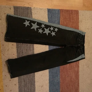 Coola y2k emo jeans - Skate emo stil jeans som jag o min kompis gjorde, bagge passar mellan xs-m