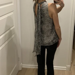 Soaked in luxury topp - Säljer denna jätte fina soaked in luxury topp, i jätte bra skick. Jag har fler bilder😊