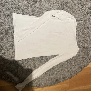 Tröja  - Vit tröja från lager 157  Jätte mjuk och stretchig