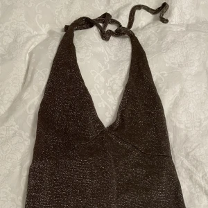 Glitterbody halterneck  - Säljer denna glitterbodyn från nakd i nyskick aldrig använt!❤️