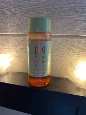 Pixi mini glow toner - Använd Max 5 gånger men passade inte riktigt min hud. Innehåller 100ml och skulle säga att det är minst 90 ml kvar.