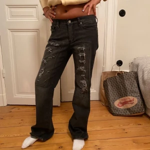 Gråa jeans med revor - Så snygga och coola lågmidjade jeans😍 verkligen unika!