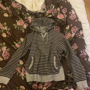 Tjocktröja - cool tröja, bra skick!