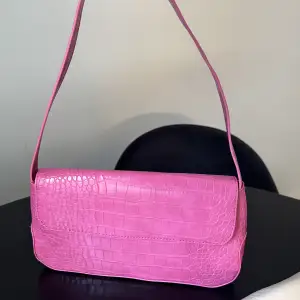 Oanvänd rosa väska från Zalando🩷